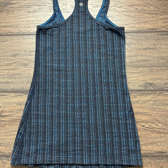 lululemon athletica Black and Blue Patterned Blouse - Picture 3 of 4